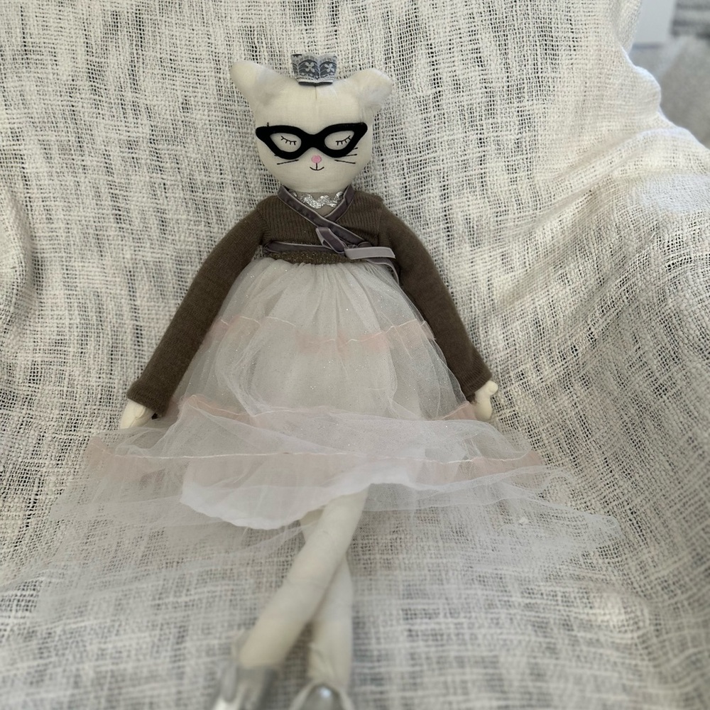 Pottery Barn Kids Sophie Kitty Designer
Doll Ballerina Tulle Crown and Glasses